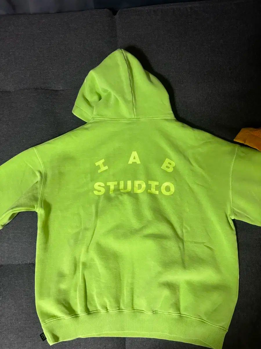 IAB スタジオ ライム色 フードTシャツ