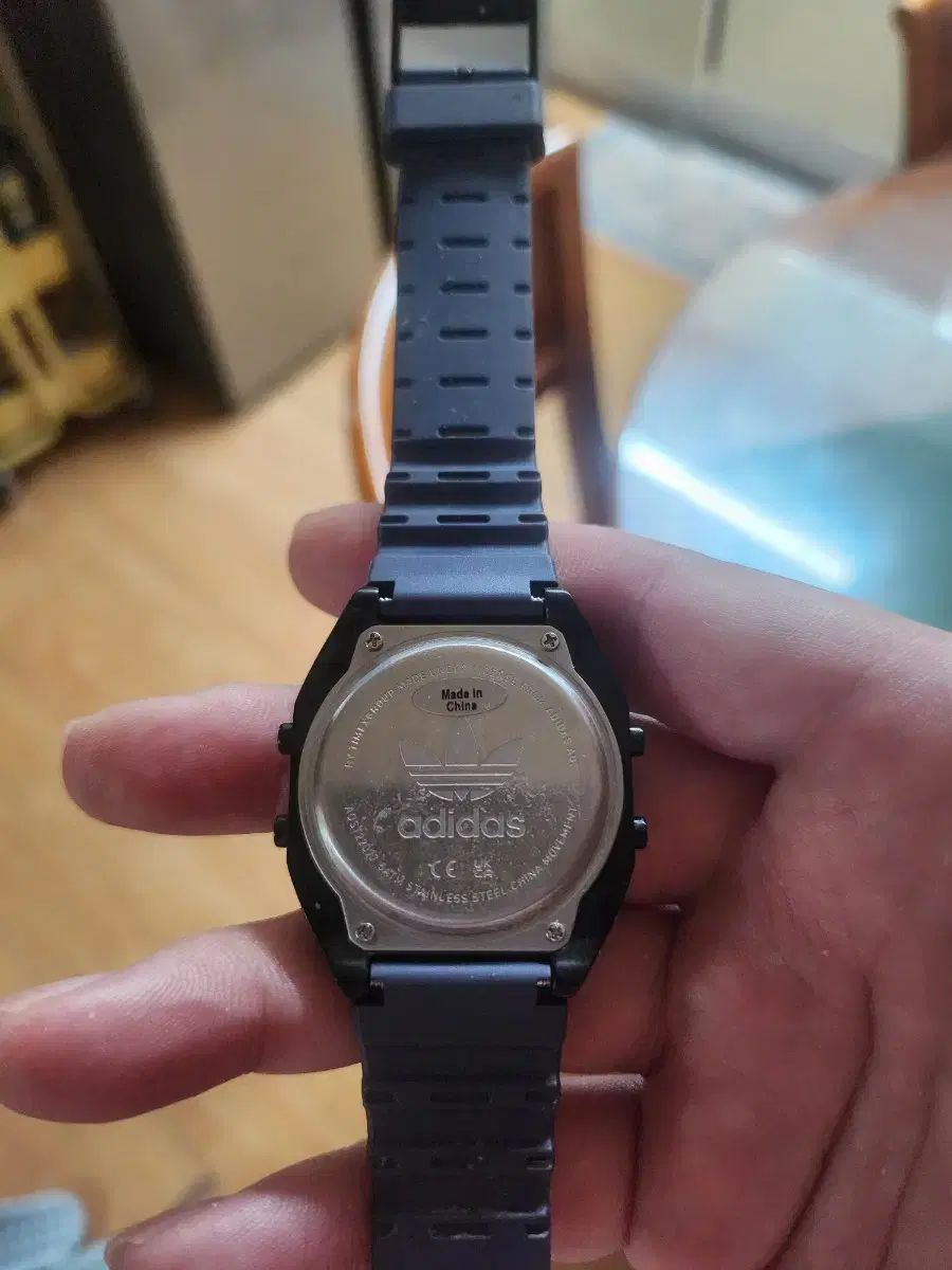 アディダス ブラック デジタル 時計