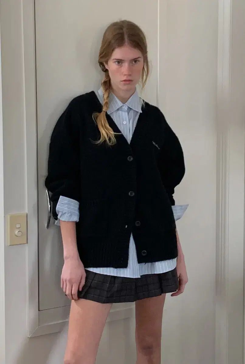 WITHOUTSUMMER ナッツ Vネックカーディガン_ブラック