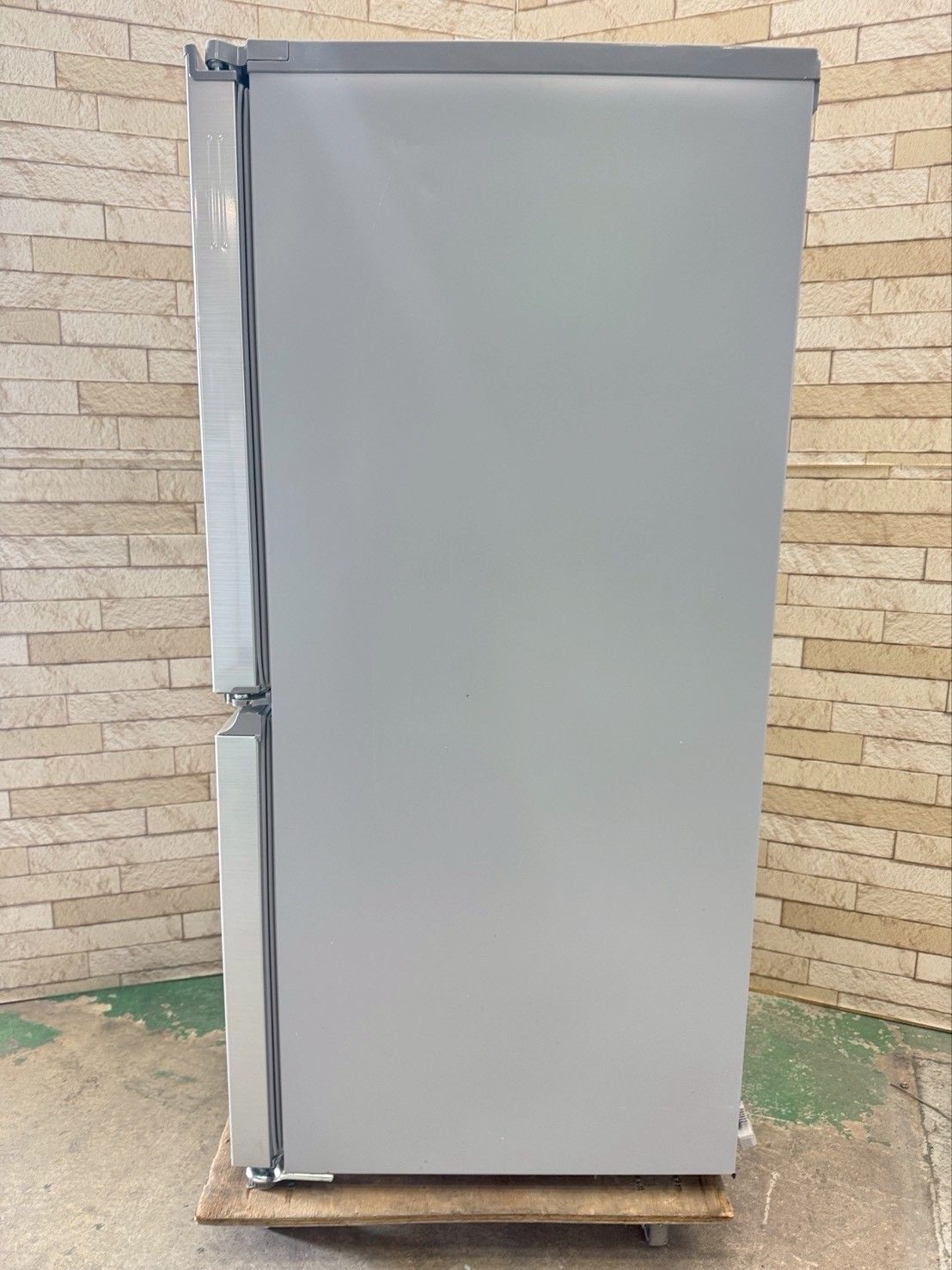 大阪送料無料★3か月保障付★冷蔵庫★2020年★SJ-D15G-S★IR-390 全国送料無料☆3か月保証☆冷蔵庫☆シャープ☆2023年☆152L☆SJ-D15J-H