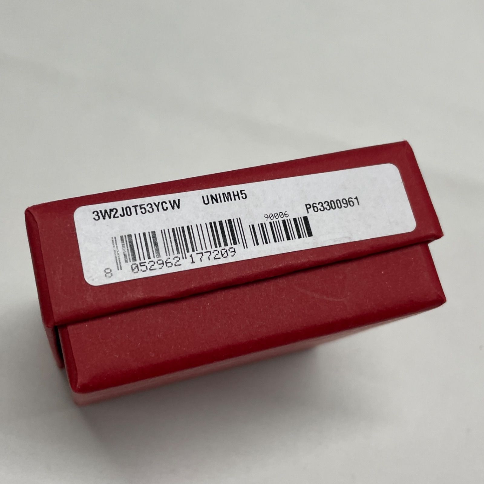 ピアス ヴァレンティノ