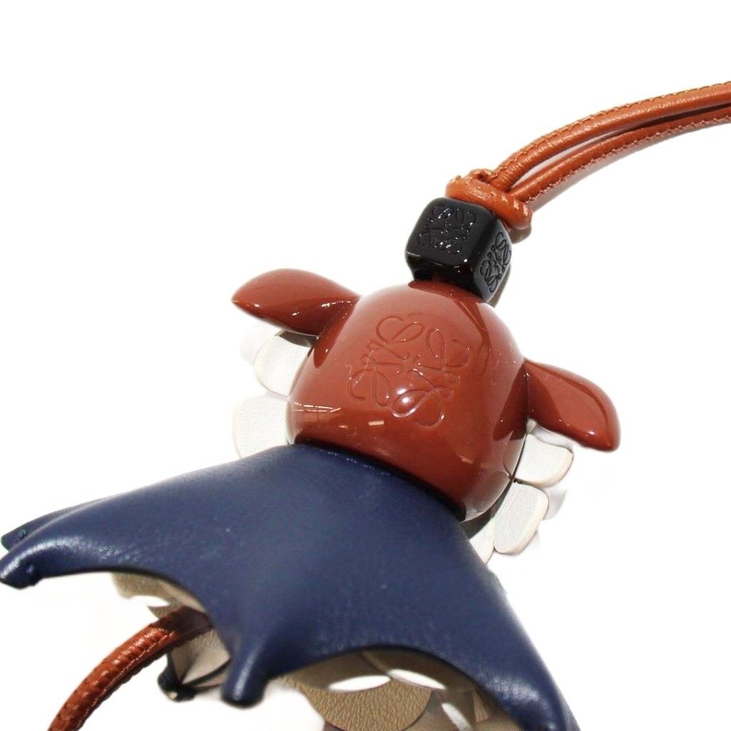 ロエベ LOEWE プルメリア パズ チャーム レザー ブラウン ネイビー /KH