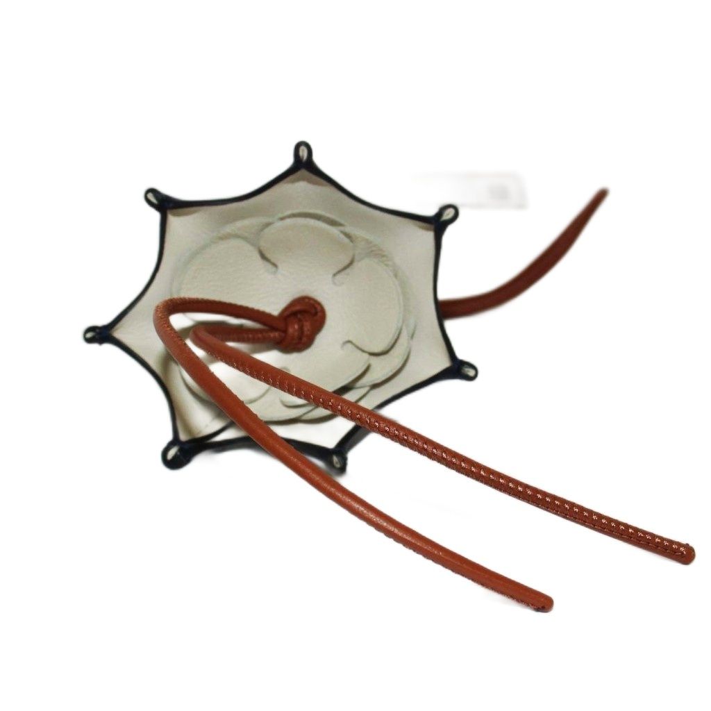 ロエベ LOEWE プルメリア パズ チャーム レザー ブラウン ネイビー /KH