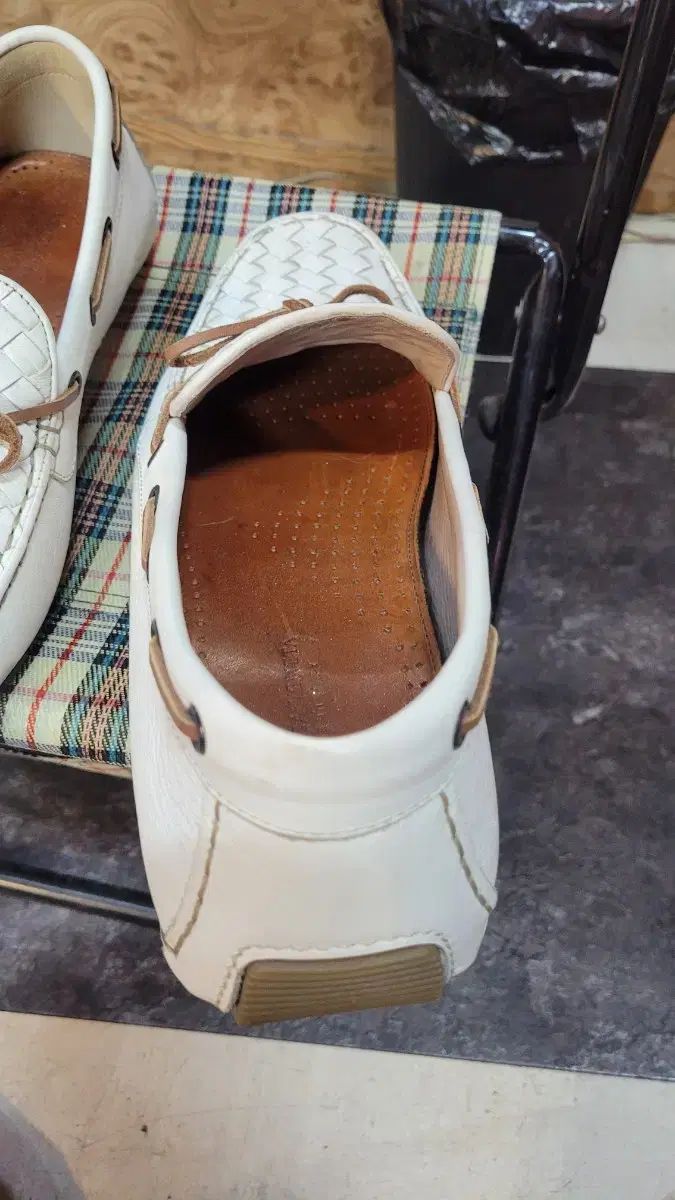 ボッテガ ヴェネタ 白 イントレチャート ローファー シューズ