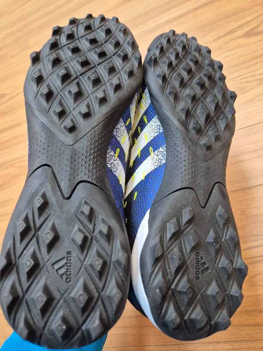 アディダス プレデター Freak 3 サッカーシューズ 260mmです- 人造芝で LLC-HASEGAWATOSO_COM