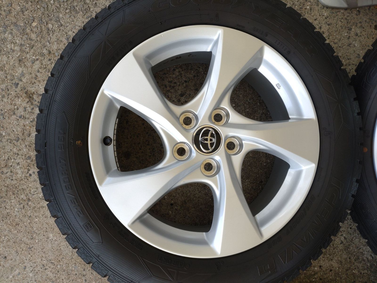 TOYOTA トヨタ C HR アルミホイール 17インチ6 5 J 45 114 3 H＆ 215 60 R 17 スタッドレス4本セット