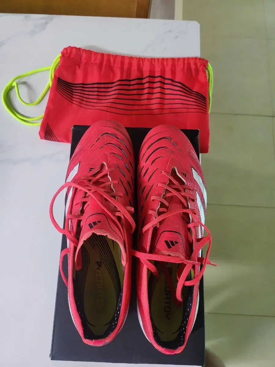 プレデター サッカーシューズ