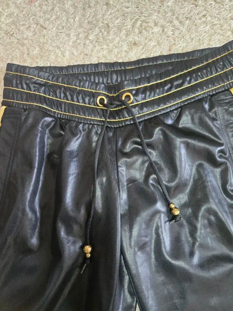 レディース 95サイズ 29-32 アディダス ブラック 光沢 トラック パンツ リースぺクトミー