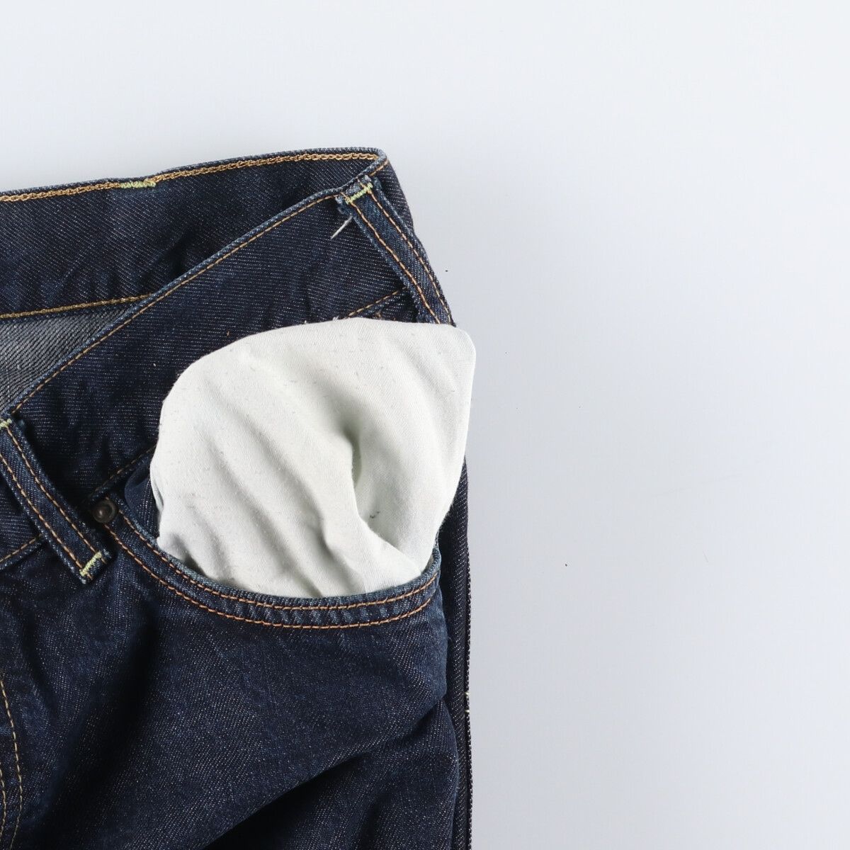 ストレートデニムパンツ