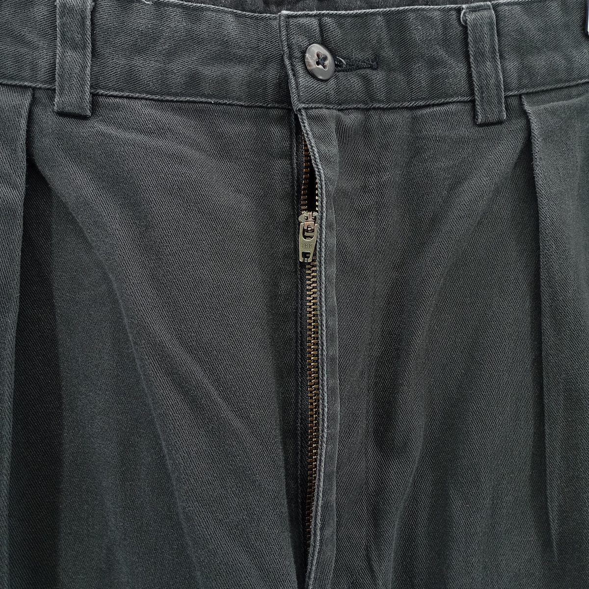 ツータック チノパンツ