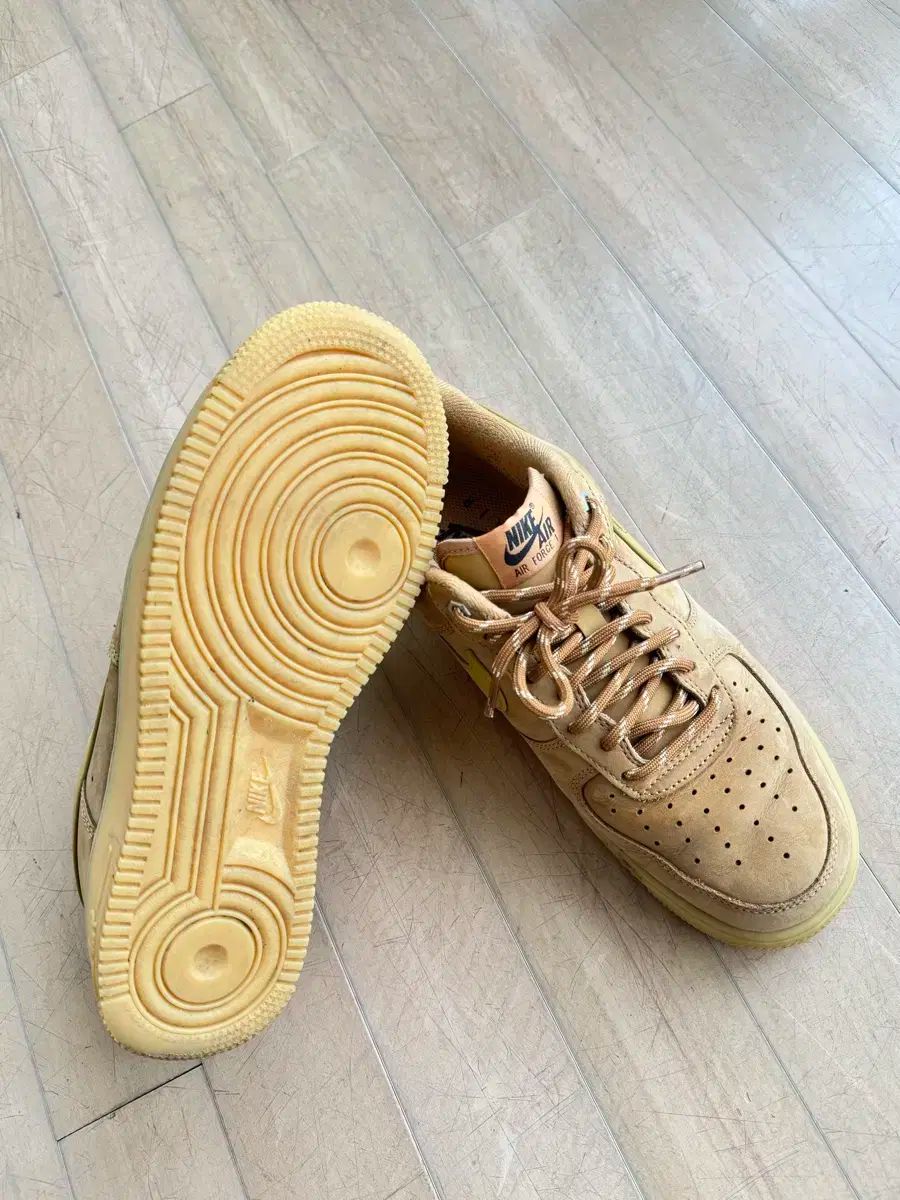 ナイキ エアフォース 1 07 WB フレックス