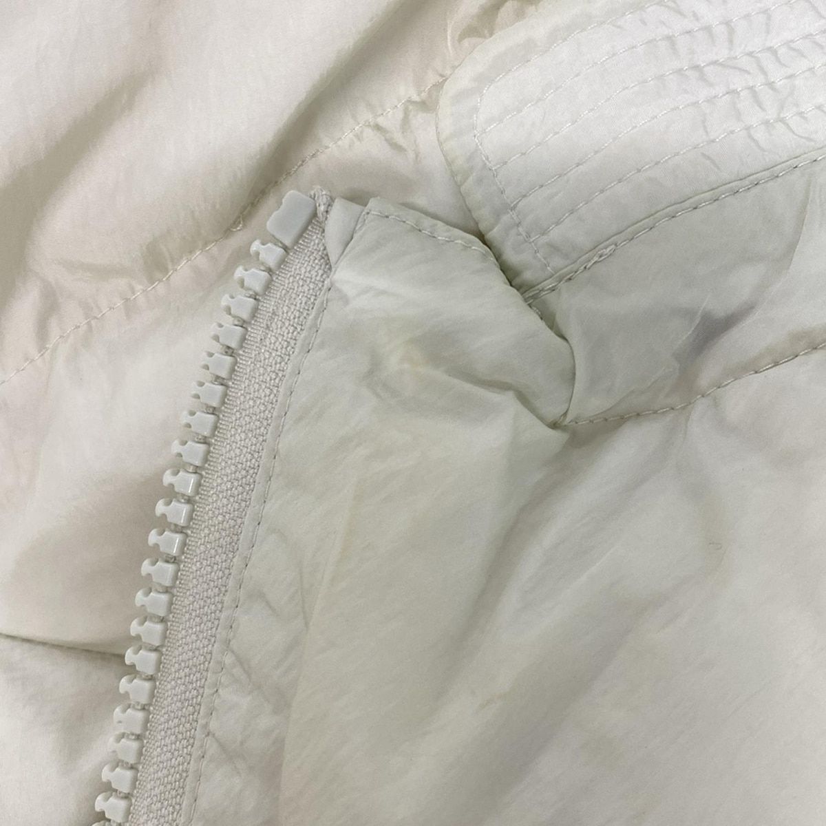 DIESEL ディーゼル ダウンジャケット サイズ40 M レディース - アイボリー 長袖 ショート丈 冬 GULLKHAN_COM