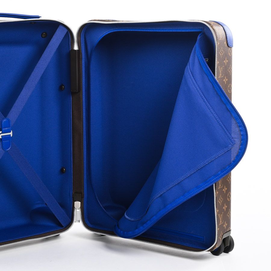 トラベルバッグ