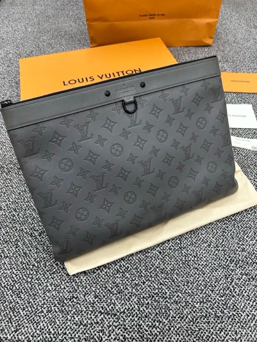 Louis Vuitton ルイヴィトン クラッチバッグ シャドウ グレー