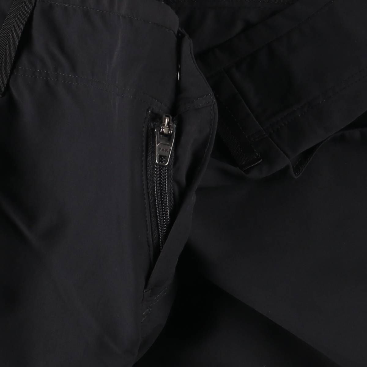 ナイロンパンツ