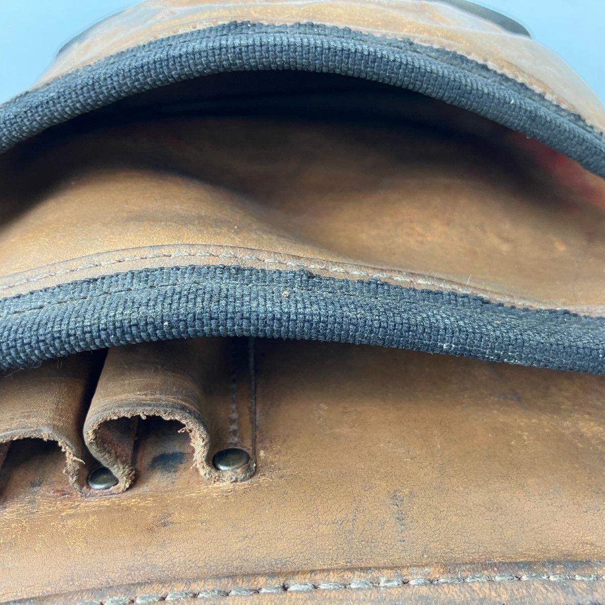 ЗЗKNICKS 総ヌメ革使用3段腰袋 縁バリ チェーンタイプ ベルトループ チェーン金具付 KNB-301 DDX キャメル その他 ドライバー レンチ DIY 工具