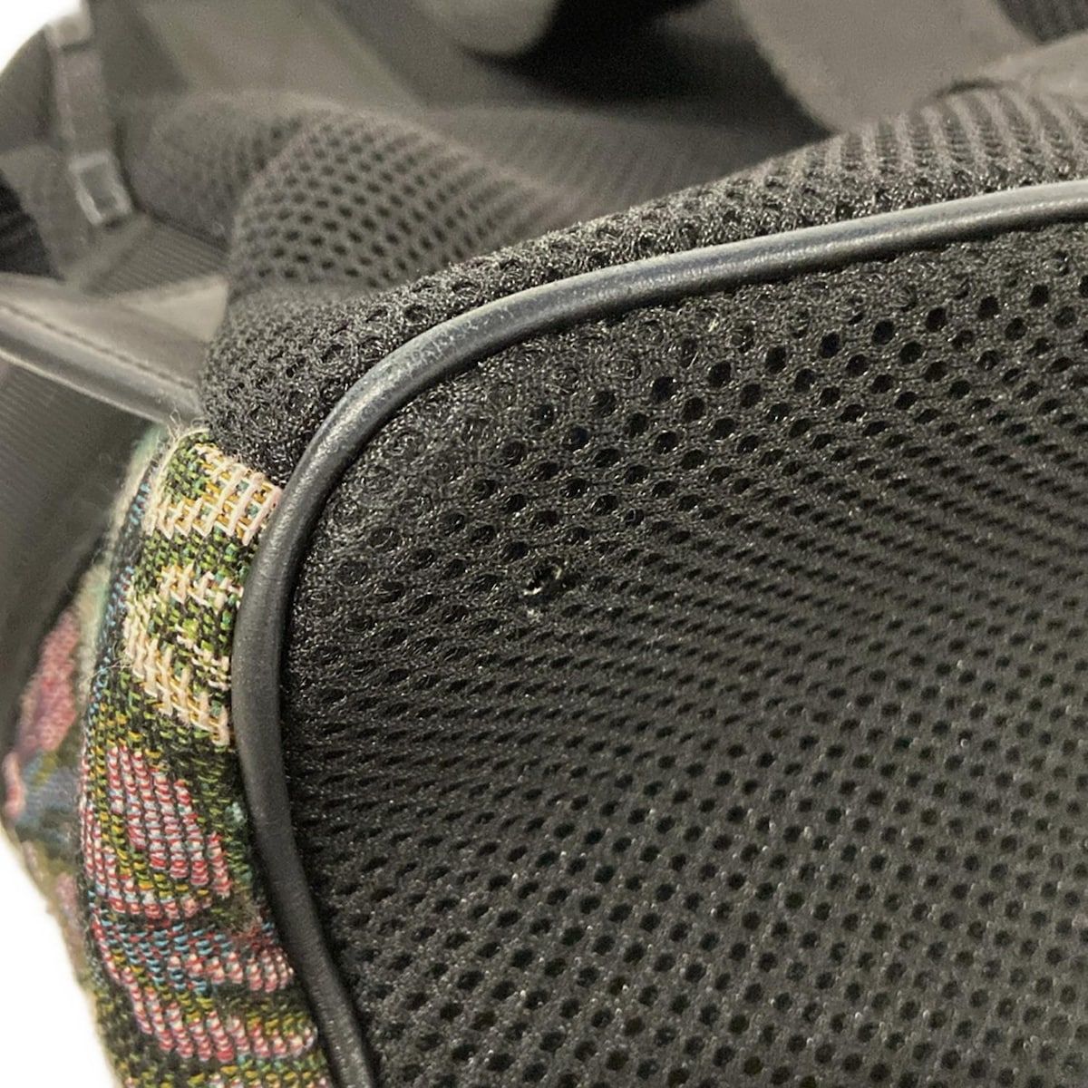 - 黒×アイボリー×マルチ