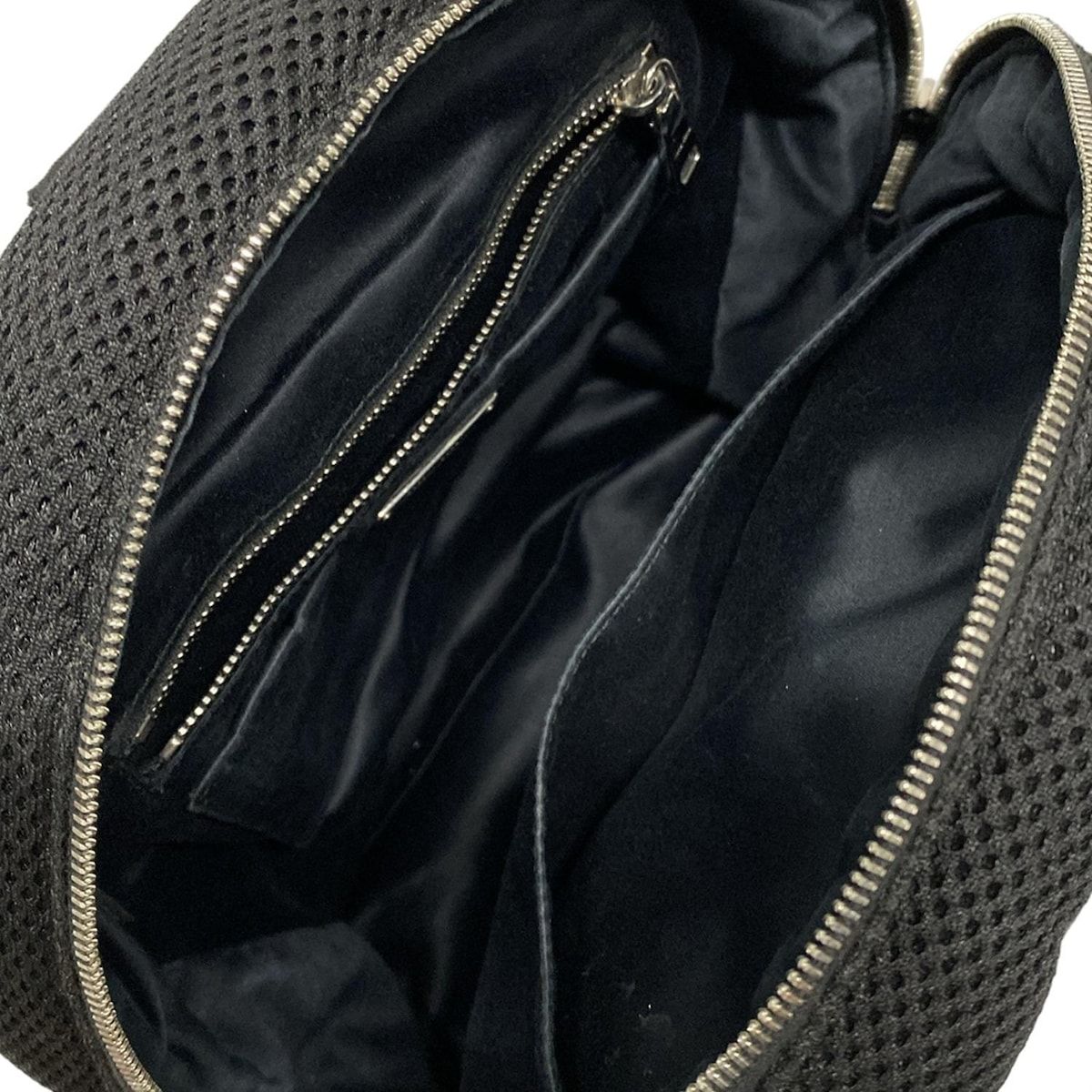 - 黒×アイボリー×マルチ