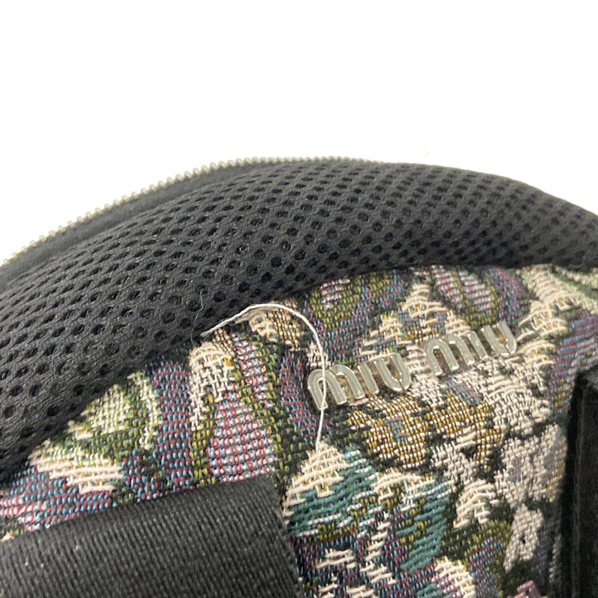 - 黒×アイボリー×マルチ