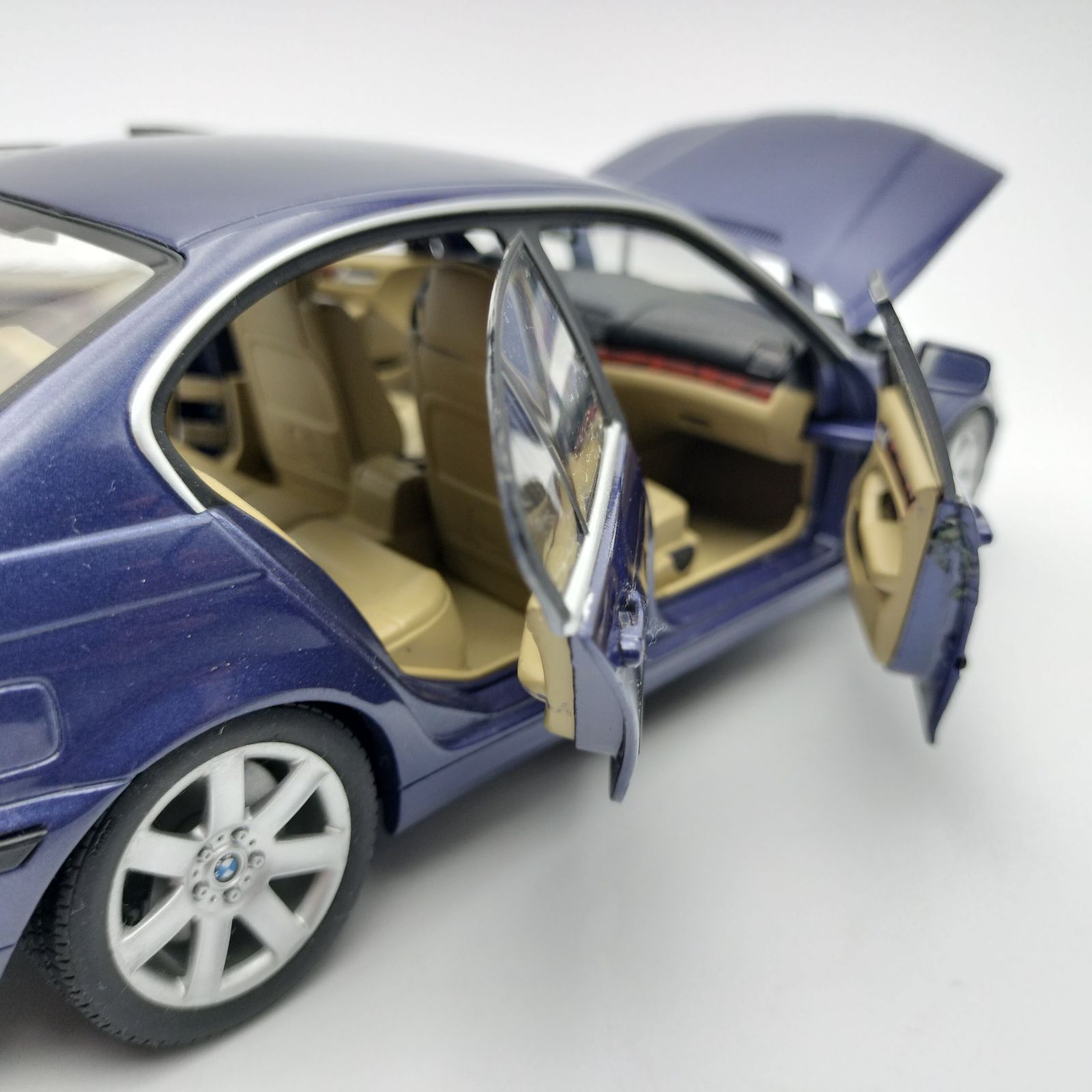 UT BMW 3er Reihe 3-series 1/18 UT MODELS - BMW 3 SERIES COUPE