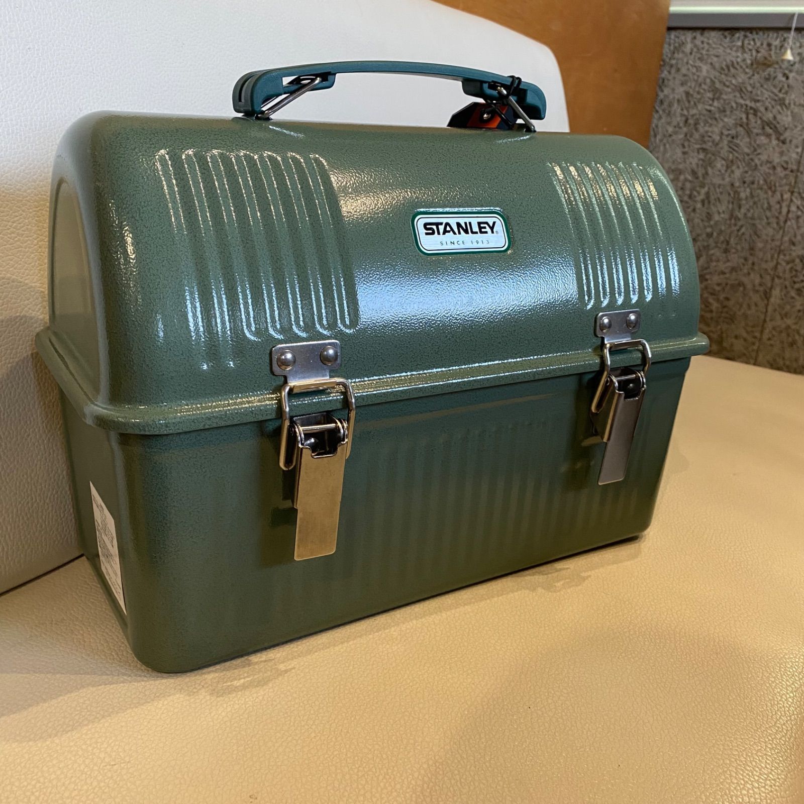 留め具斜め品 STANLEY クラシック ランチ ボックス 9.4L グリーン キャンプ アウトドア スタンレー 緑 収納 品 持ち手 インテリア ピクニック レジャー 大容量 持ち運び