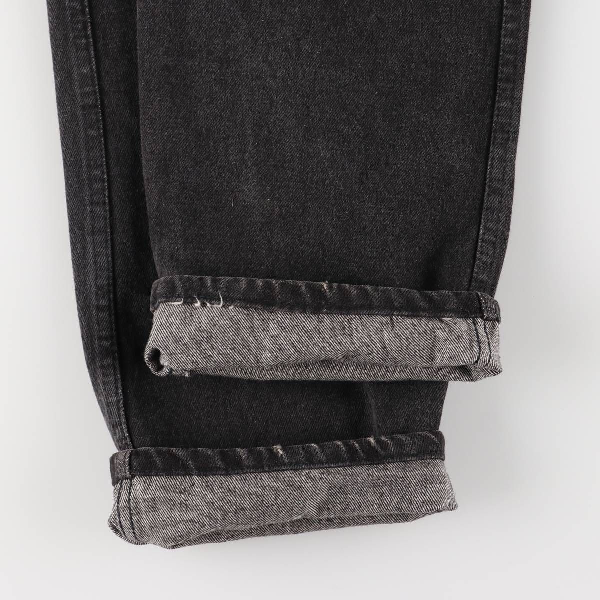 テーパードデニムパンツ