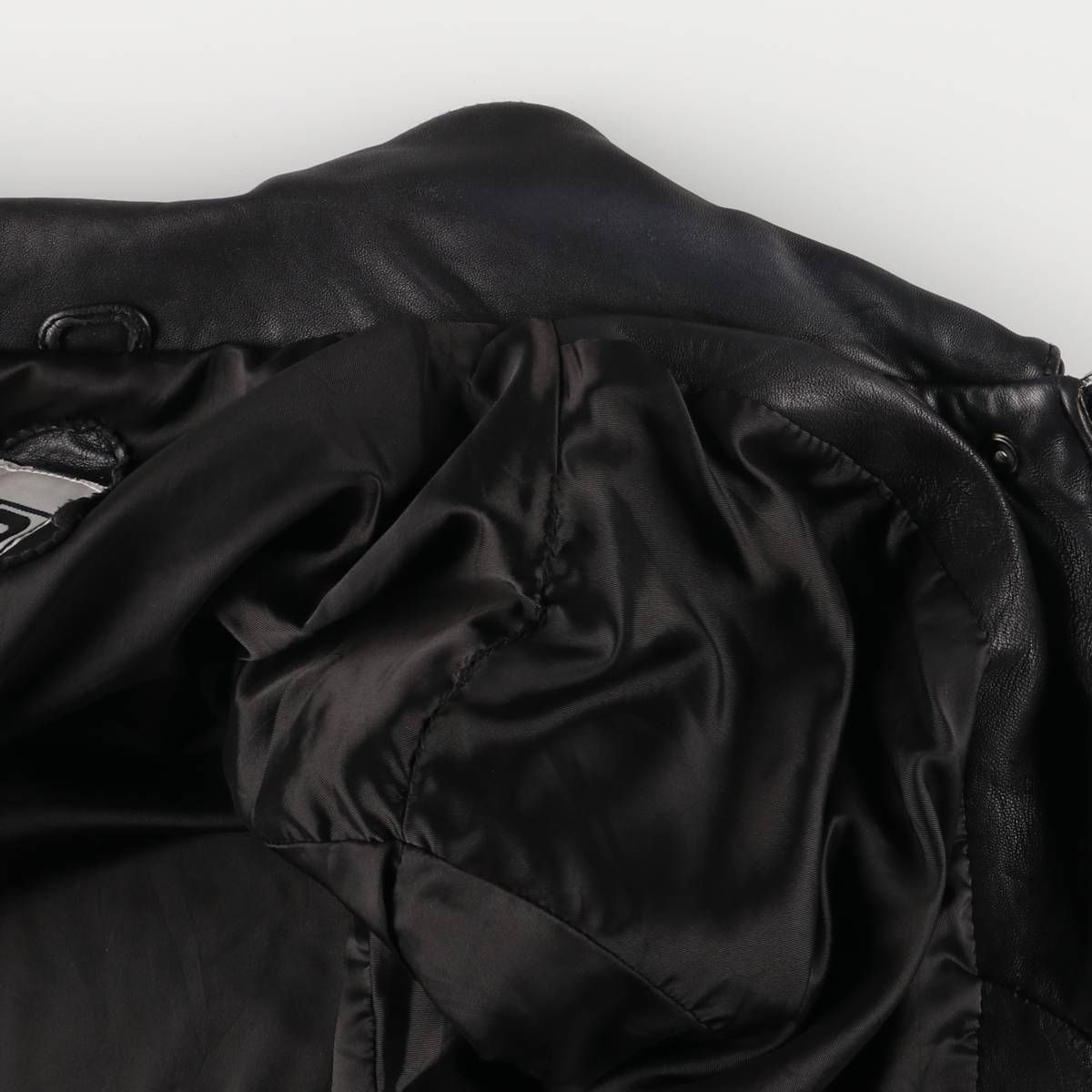 レザーブルゾンタイプ