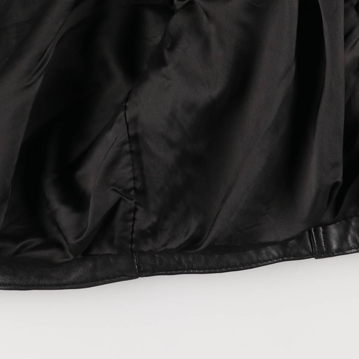 レザーブルゾンタイプ