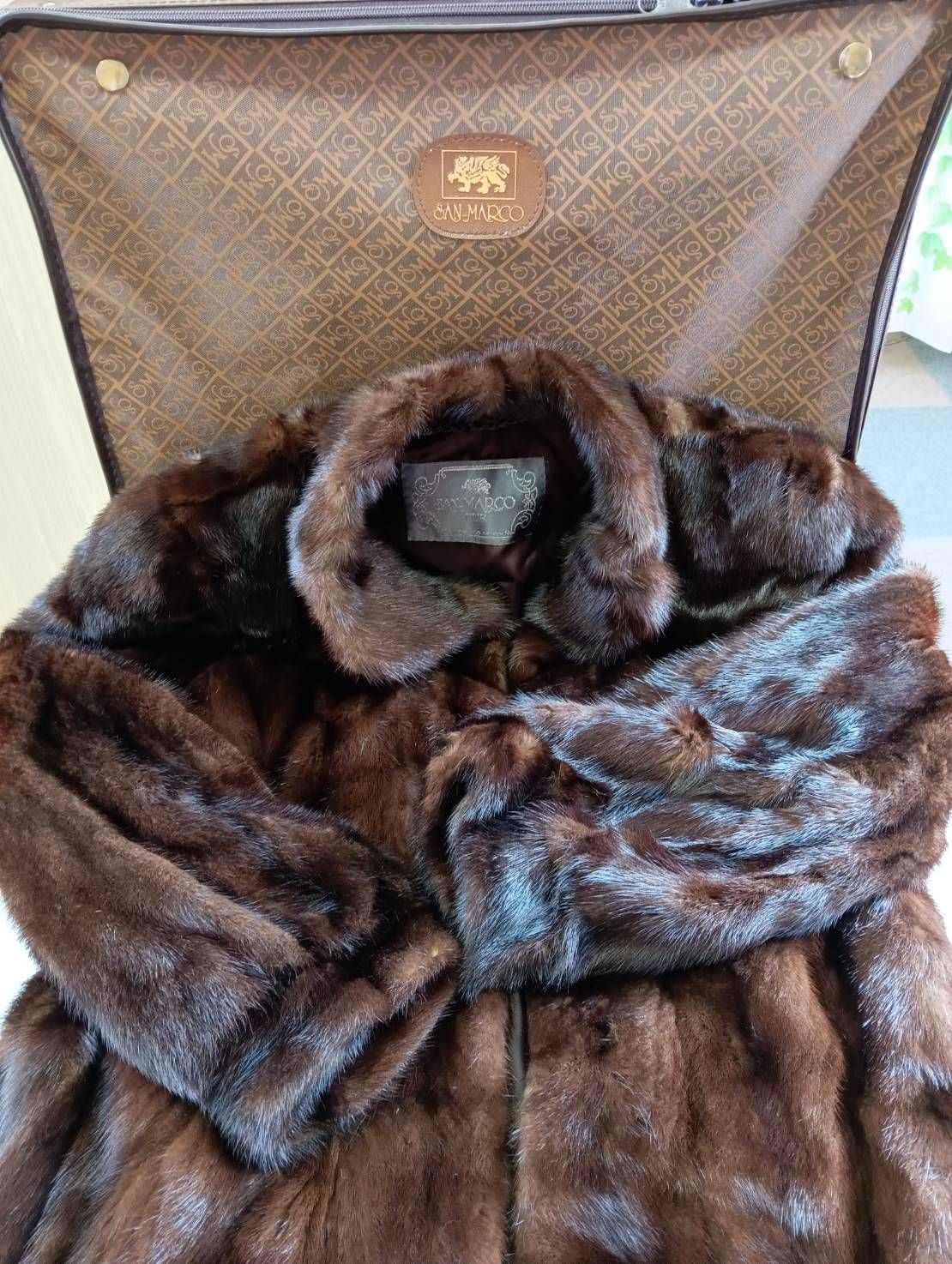 SAGAMINK サガミンク 近代デザイン 軽量 ミンク フォックスネック