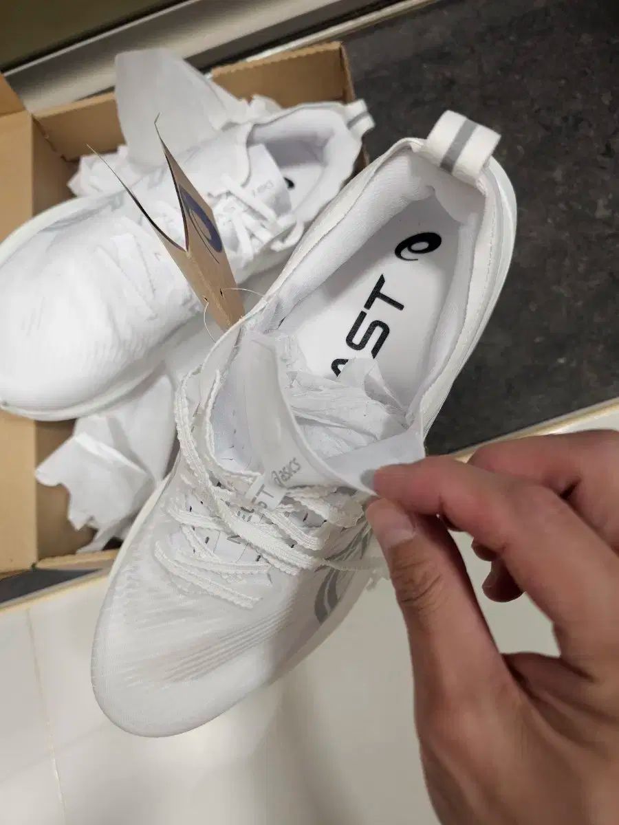 アシックス メガブラスト ランニングシューズ