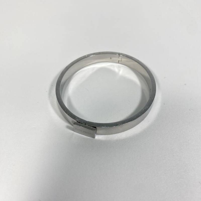 kate spade NEW YORK ケイトスペード dream big ブレスレット シルバー バングル レディース 人気 ブランド アクセサリー シンプル 上品 ギフト 定番 送料無料 匿名配送 セット イン ストーン スター ヒンジド バングル | ブレスレット | ケイト・スペードニューヨーク【公式オンラインショップ】