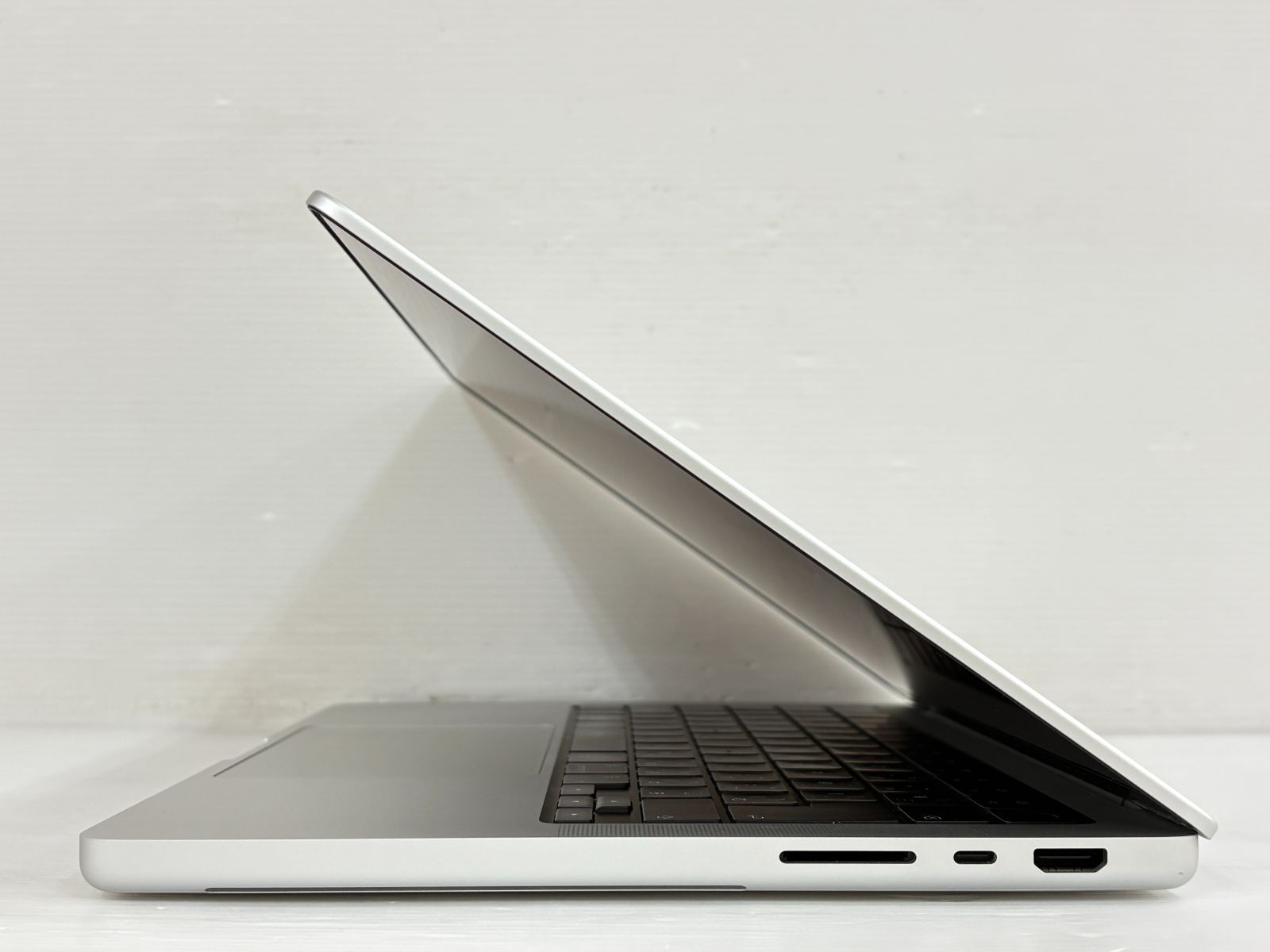  充放電数61回 Apple MacBook Pro 14-inch 2021 A 2442 M 1 Pro-10コア RAM 32 GB SSD TB 16コアGPU シルバー Tahoe 動作品 MacBook本体 ノートPC