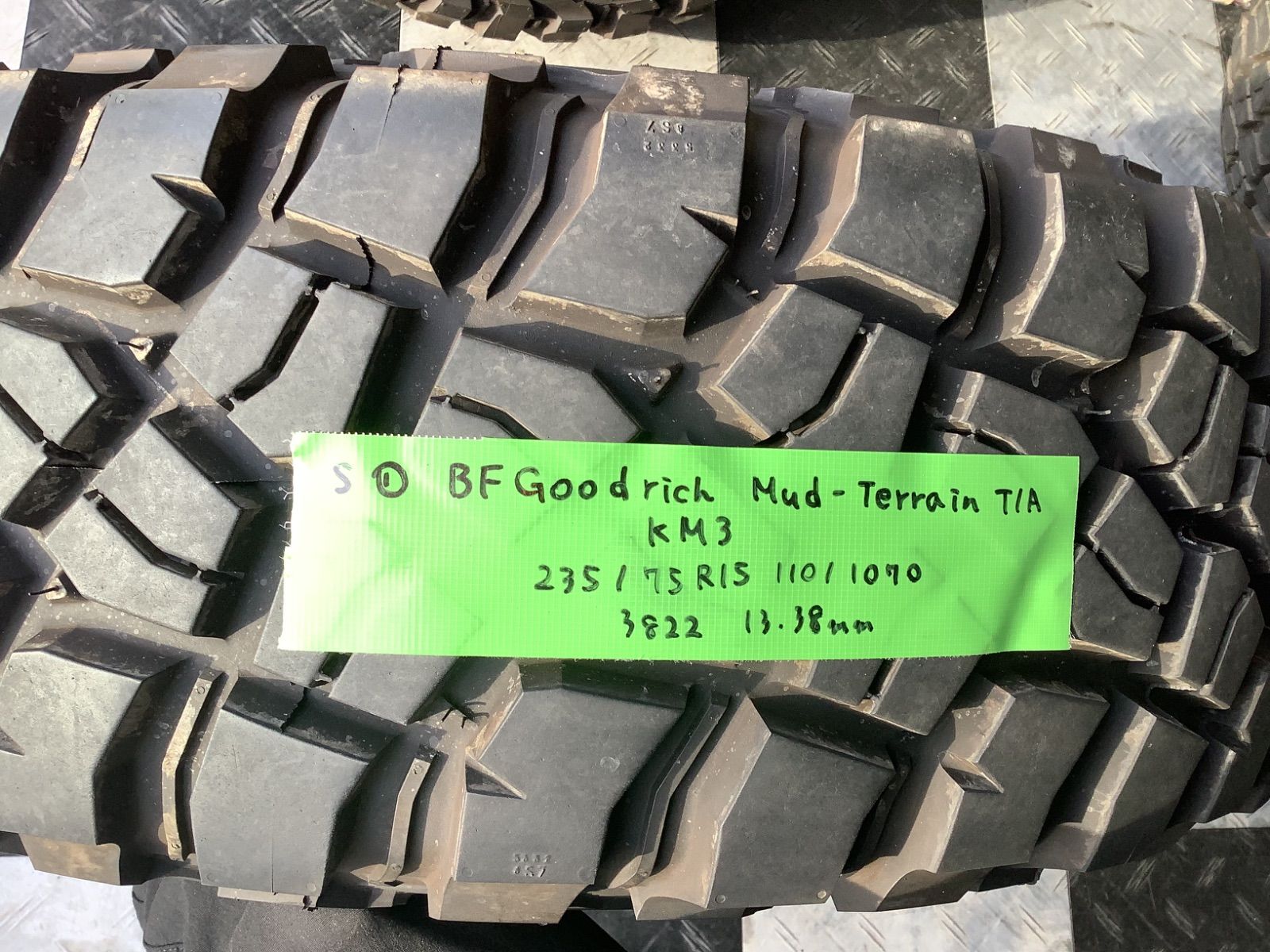  み 235 75 R 15 製 BFGoodrich Mud Terrain KM 3 BFグッドリッチ マッドテレーン タイヤ4本セット 15インチ サマータイヤ ノーマルタイヤ