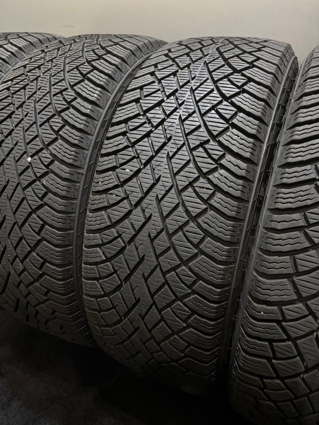 225 55 R 18 NOKIAN 5 SUV 22年製 スタッドレス 4本 デリカ アウトランダー 南7 K 481