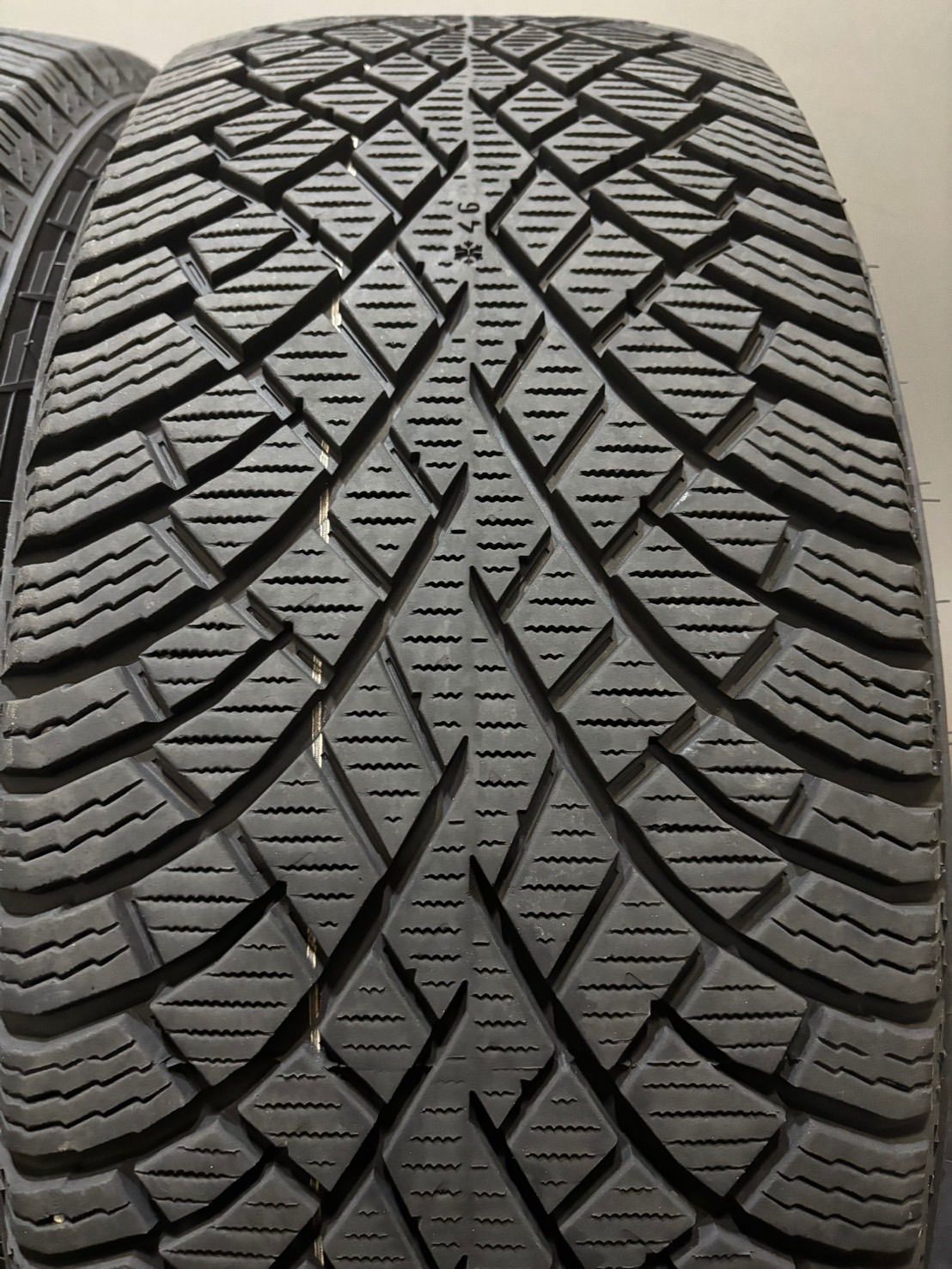 225 55 R 18 NOKIAN 5 SUV 22年製 スタッドレス 4本 デリカ アウトランダー 南7 K 481