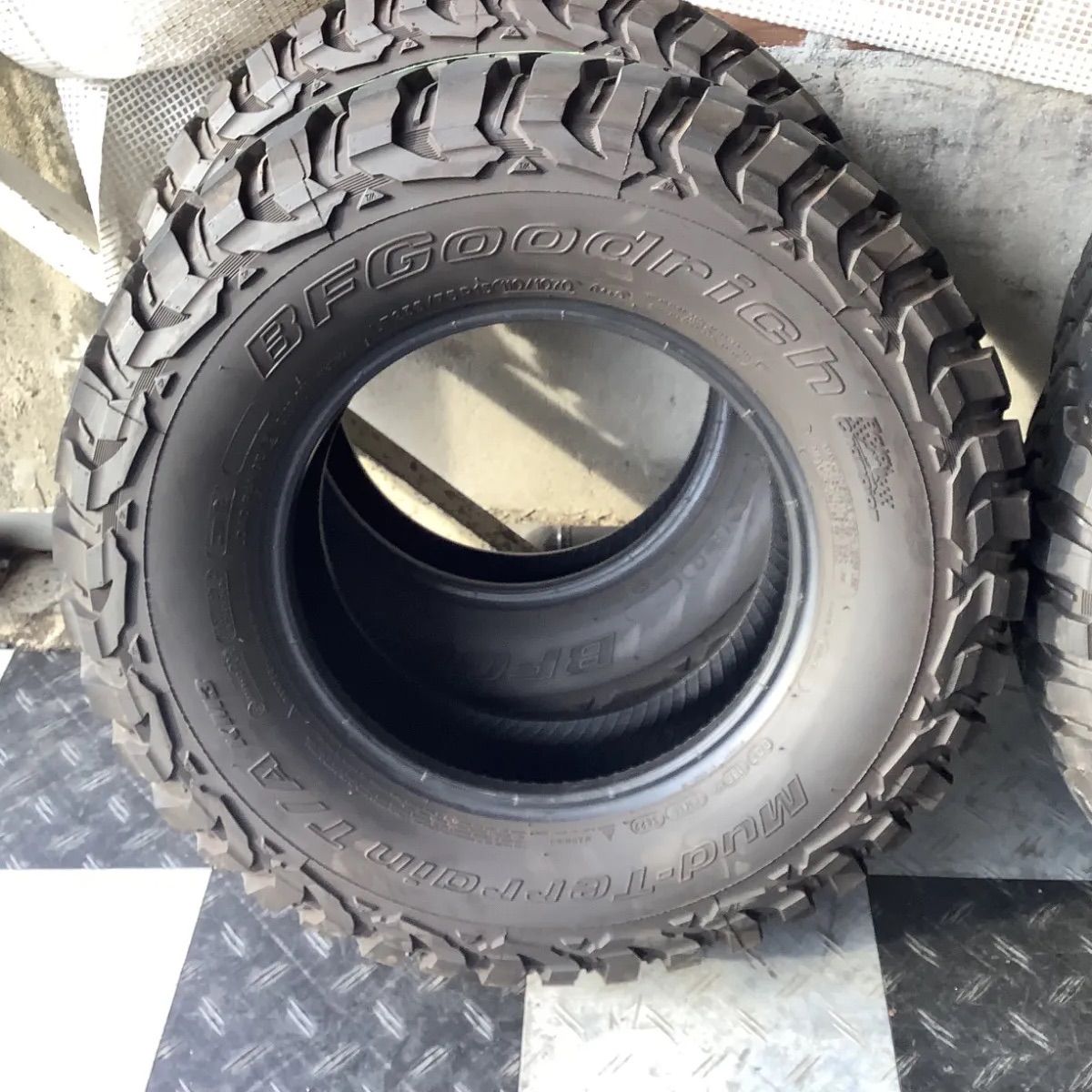 み 235 75 R 15 製 BFGoodrich Mud Terrain KM 3 BFグッドリッチ マッドテレーン タイヤ4本セット