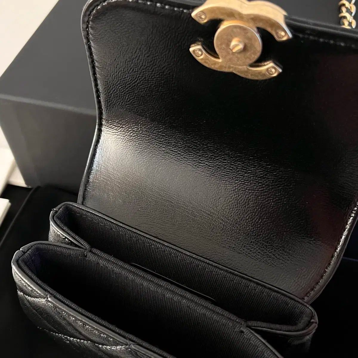 S 級 CHANEL 23A ミニ チェーンバッグ フラップウォレット バッグ AP3372 DECORATOM_COM_BR