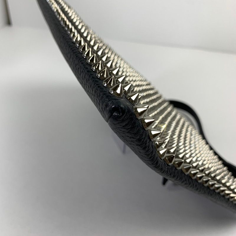 ルブタン スパイク