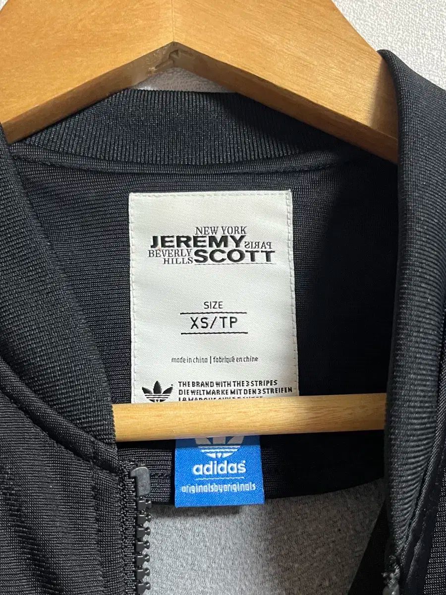 トラックジャージ