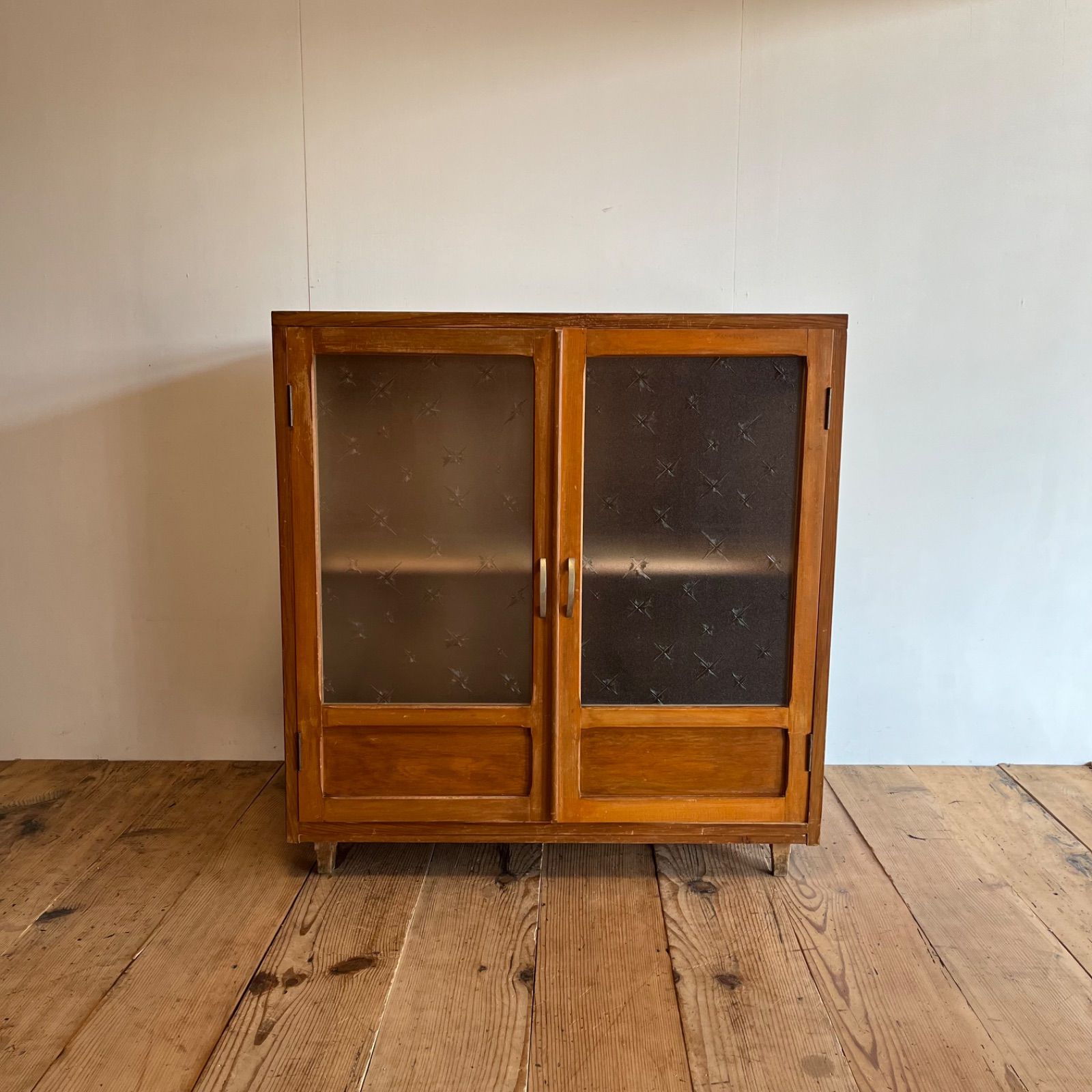 アンティーク ガラス 本棚 食器棚 戸棚 キャビネット レトロ 脚付き y226