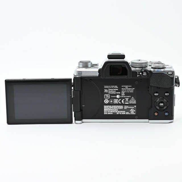  OLYMPUS OM D E M 5 Mark III ボディ シルバー 小型軽量 ミラーレス一眼 5軸手ブレ補正 防塵防滴 高速AF搭載 ミラーレス一眼 デジタルカメラ