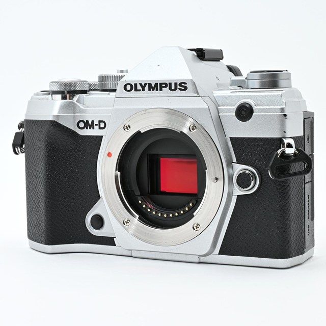 OLYMPUS OM D E M 5 Mark III ボディ シルバー 小型軽量 ミラーレス一眼 5軸手ブレ補正 防塵防滴 高速AF搭載