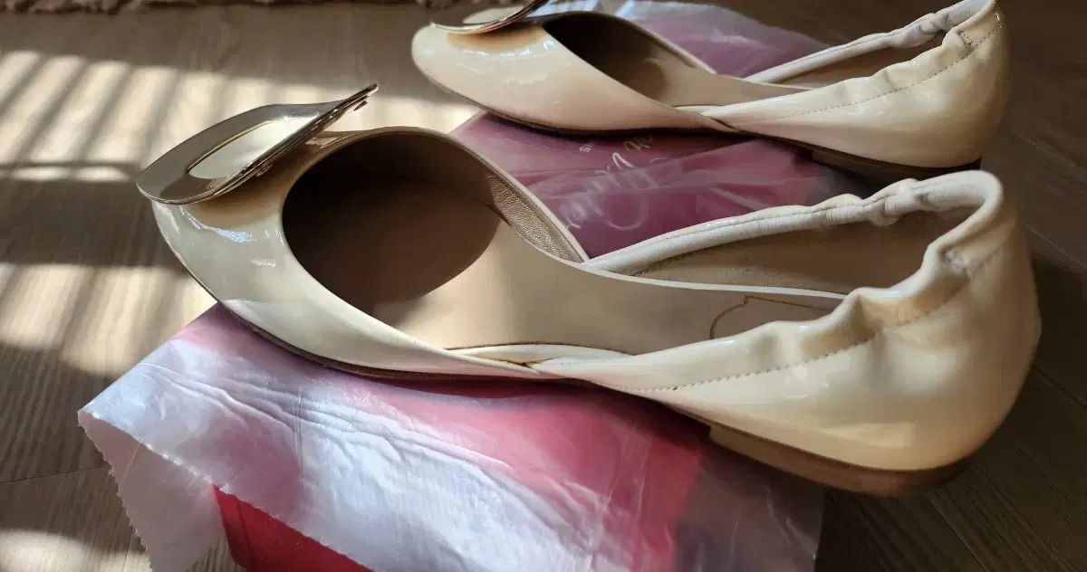 Roger Vivier ロジェ ヴィヴィエ バレリーナ チップス アイボリー 34 5