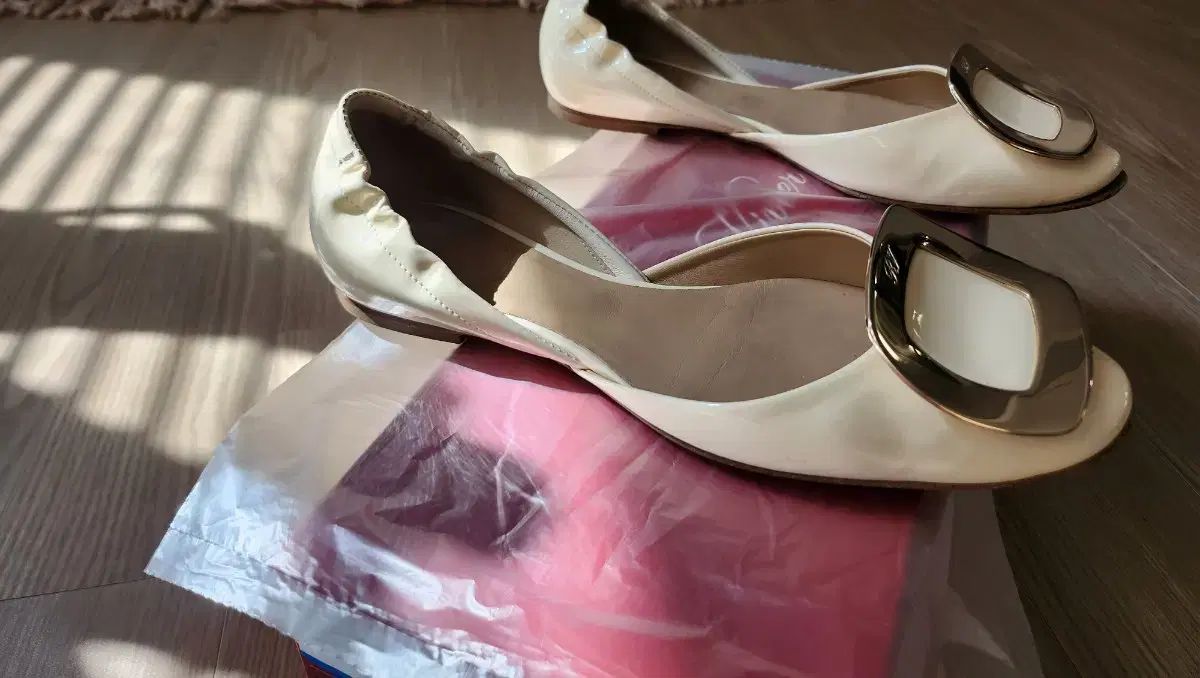  Roger Vivier ロジェ ヴィヴィエ バレリーナ チップス アイボリー 34 5 フラットシューズ バレエシューズ パンプス