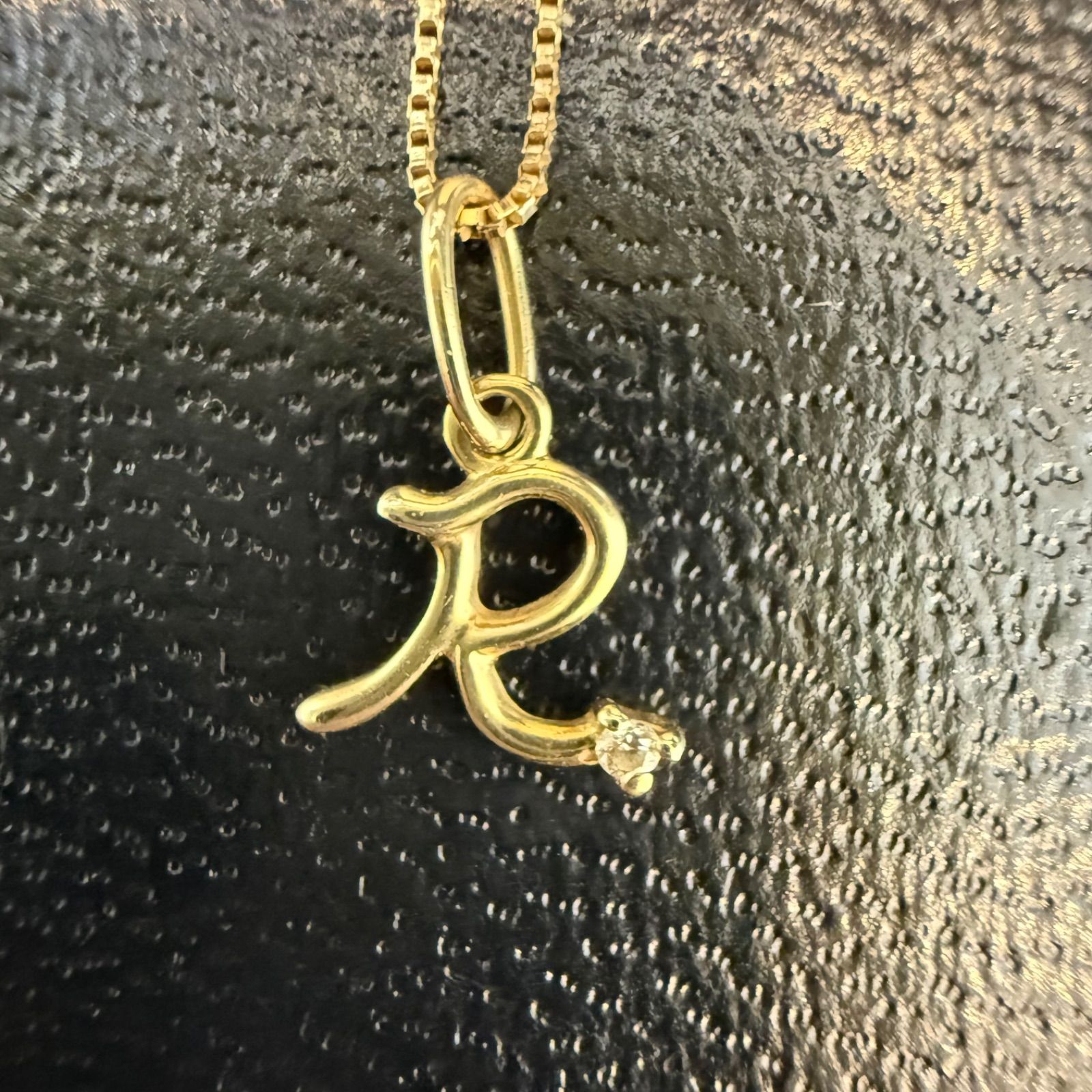 K10 イニシャル R ネックレス - メルカリ