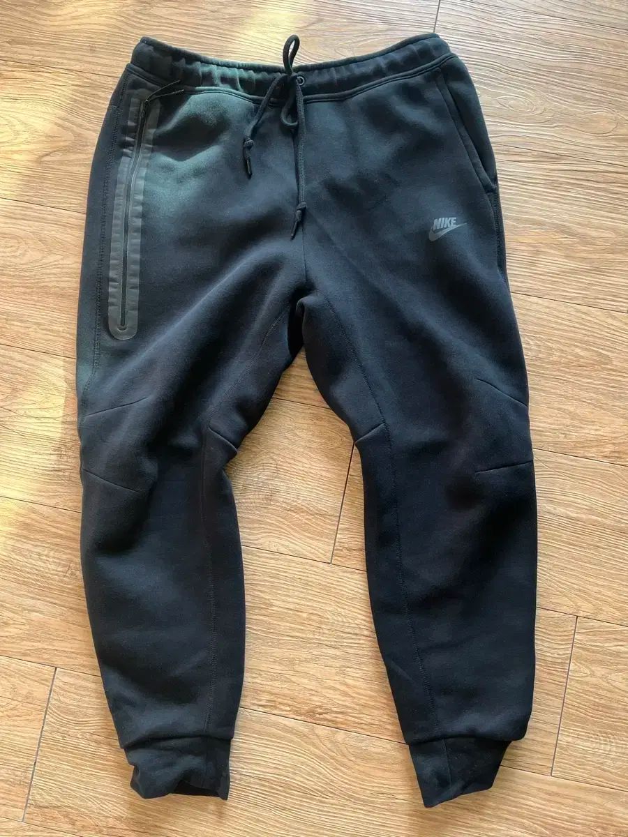 ナイキ Tech Fleece テックフリース ブラック ズボン