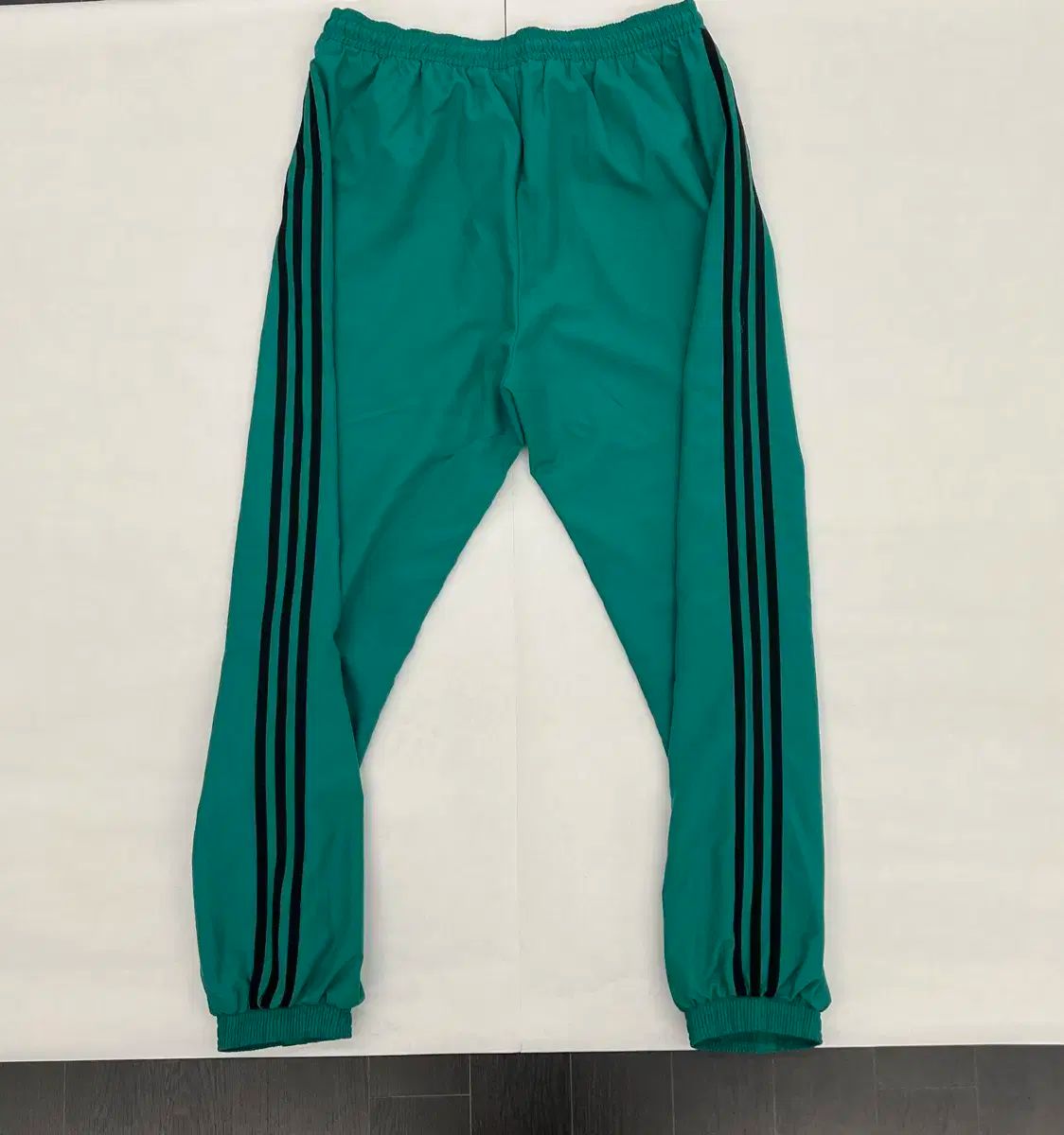 アディダス トラックパンツ