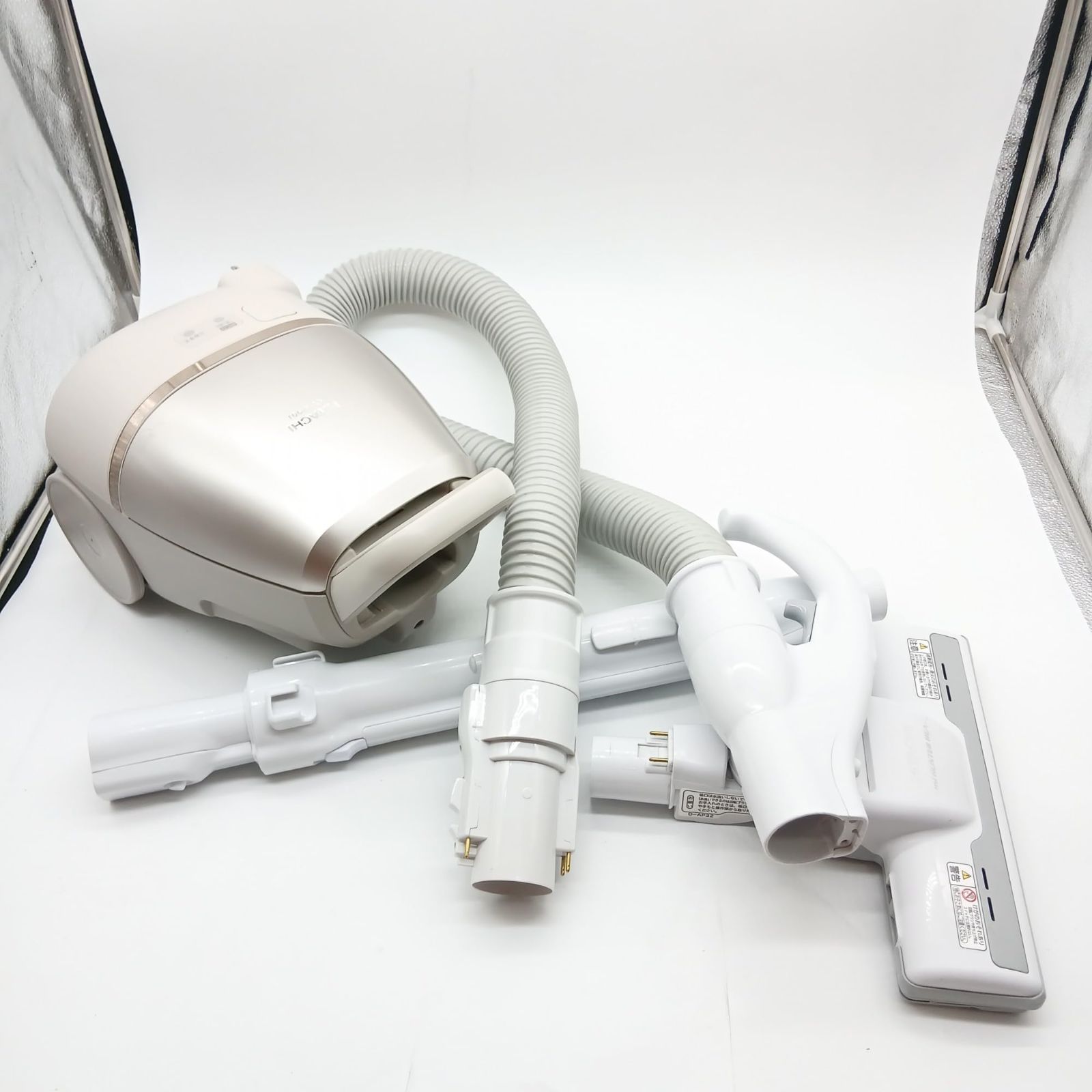 No.4110 日立 HITACHI 掃除機 かるパック 紙パック式クリーナー CV-KP90J N シャンパンゴールド 小型軽量ボディ 強力パワー620W 床質検知 自走式