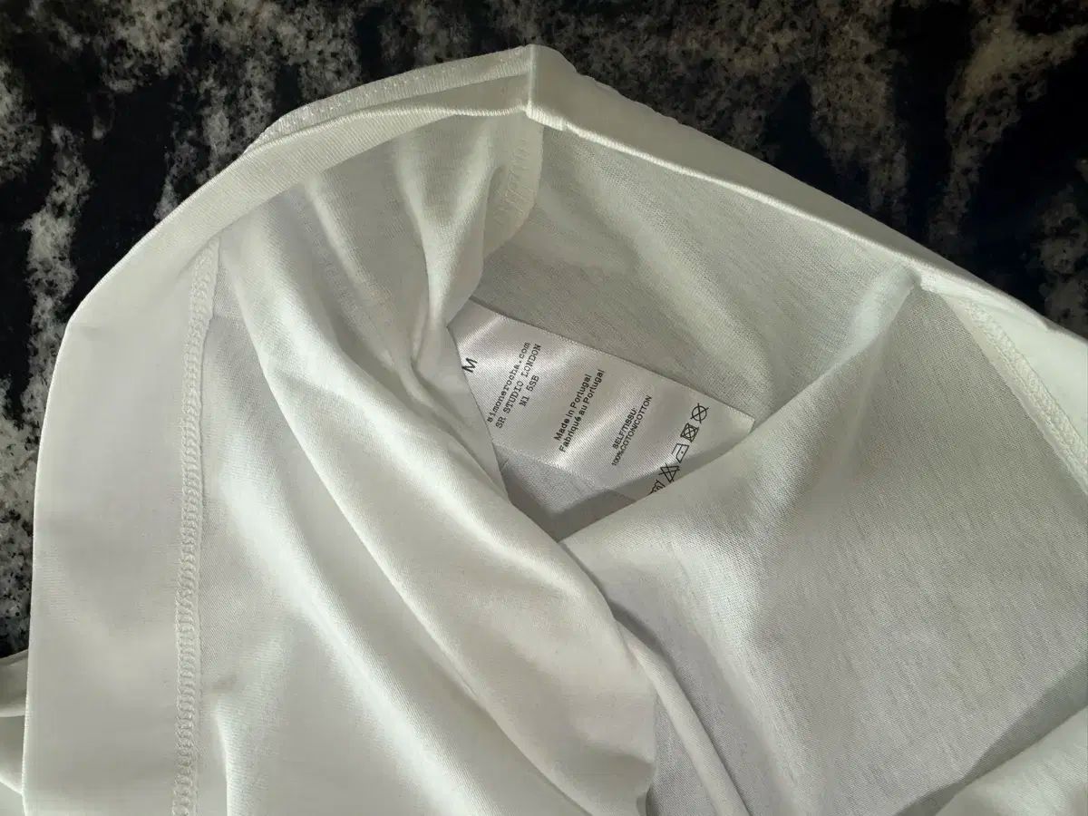 フローラル Tシャツ