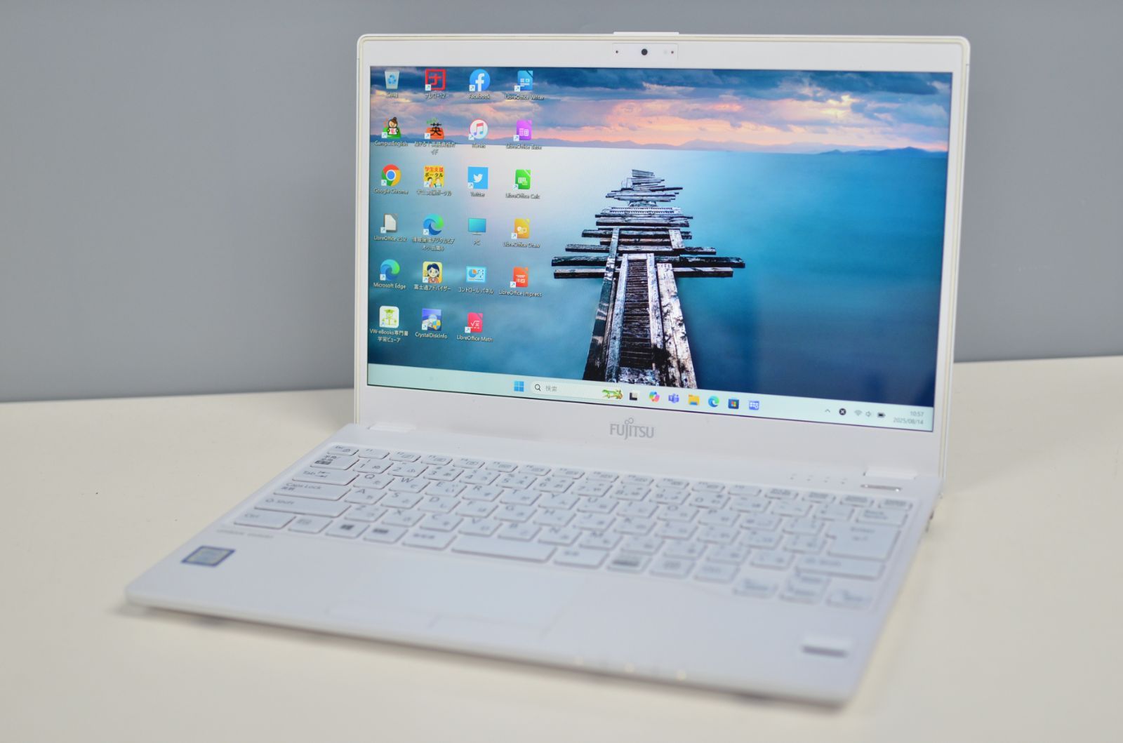 軽量ノートパソコン 富士通 UH90 B3 Windows11 office core i7-8550U メモリ8GB SSD256GB 13.3インチ タッチパネル WEBカメラ 無線内蔵